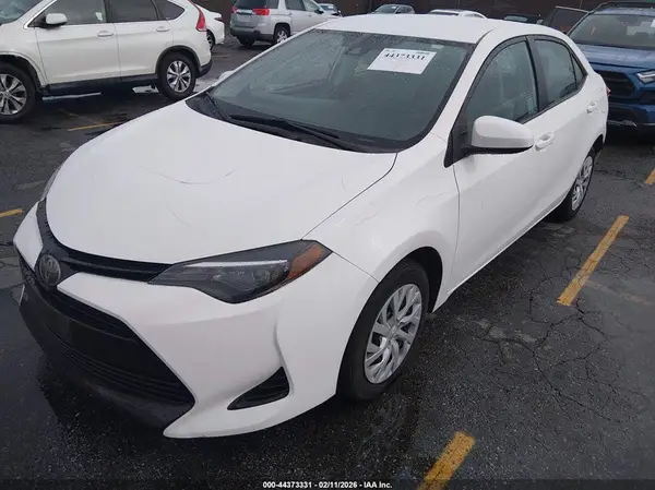 5YFBURHE4JP796051 2018 TOYOTA COROLLA - Image 2