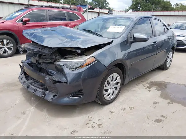 5YFBURHE4JP796356 2018 TOYOTA COROLLA - Image 2