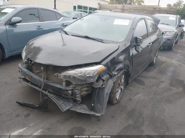 5YFBURHE4JP796597 2018 TOYOTA COROLLA - Image 2
