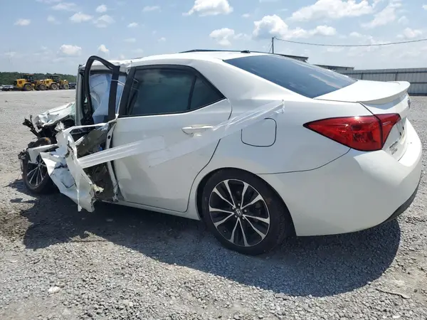 5YFBURHE4JP796647 2018 TOYOTA COROLLA - Image 2