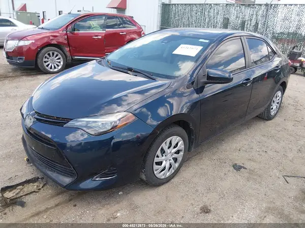 5YFBURHE4JP797118 2018 TOYOTA COROLLA - Image 2