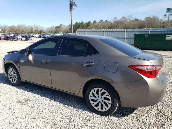 5YFBURHE4JP798902 2018 TOYOTA COROLLA - Image 2