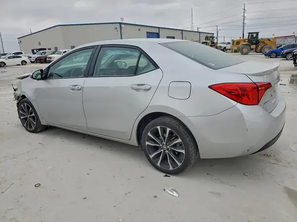 5YFBURHE4JP798950 2018 TOYOTA COROLLA - Image 2