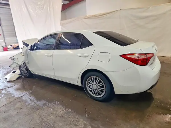5YFBURHE4JP800261 2018 TOYOTA COROLLA - Image 2