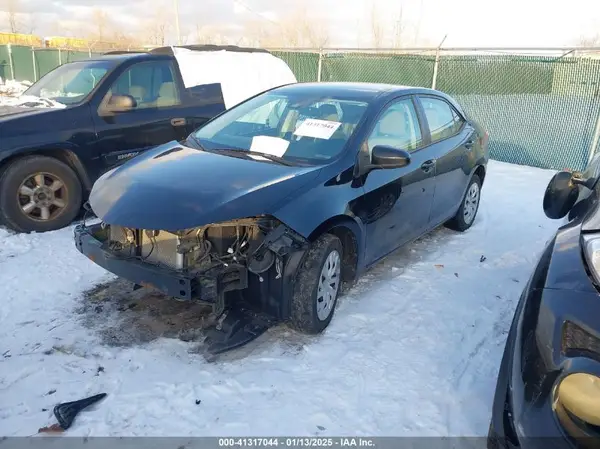 5YFBURHE4JP803113 2018 TOYOTA COROLLA - Image 2
