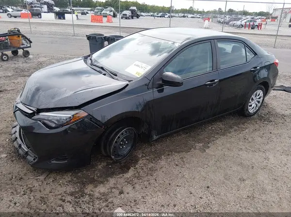 5YFBURHE4JP803645 2018 TOYOTA COROLLA - Image 2