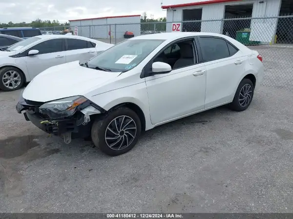5YFBURHE4JP805864 2018 TOYOTA COROLLA - Image 2