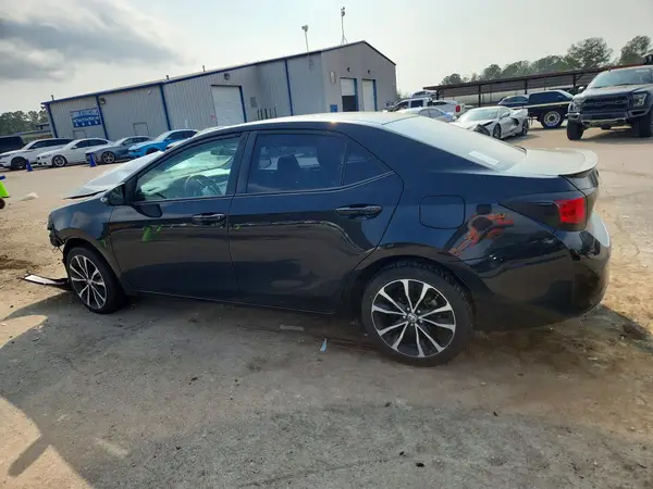 5YFBURHE4JP808599 2018 TOYOTA COROLLA - Image 2