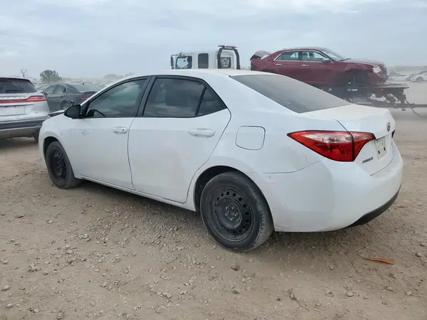 5YFBURHE4JP810207 2018 TOYOTA COROLLA - Image 2