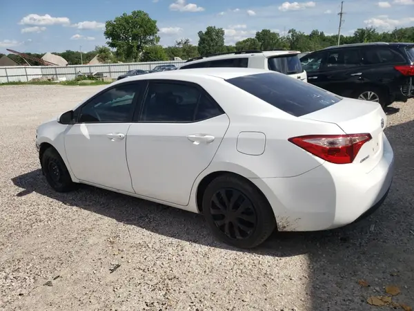 5YFBURHE4JP810692 2018 TOYOTA COROLLA - Image 2