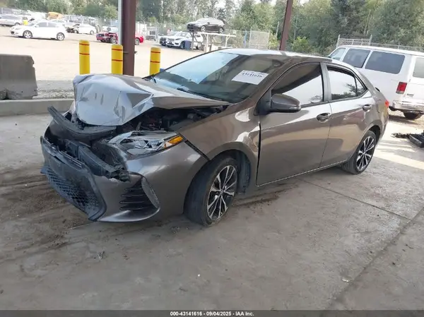 5YFBURHE4JP811437 2018 TOYOTA COROLLA - Image 2