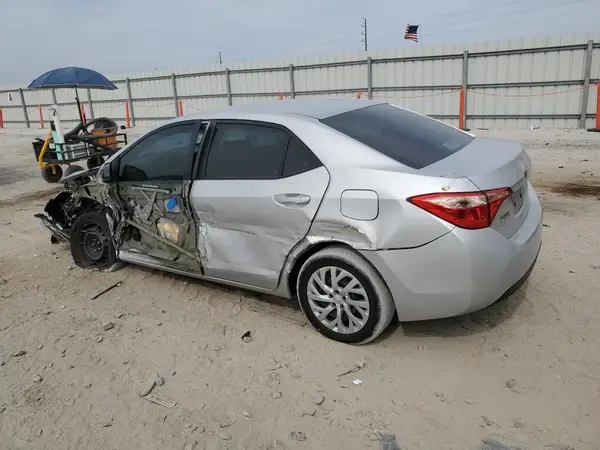 5YFBURHE4JP811843 2018 TOYOTA COROLLA - Image 2