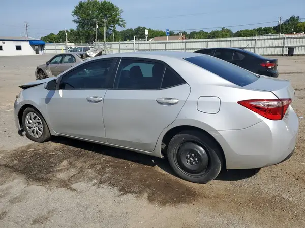 5YFBURHE4JP812636 2018 TOYOTA COROLLA - Image 2