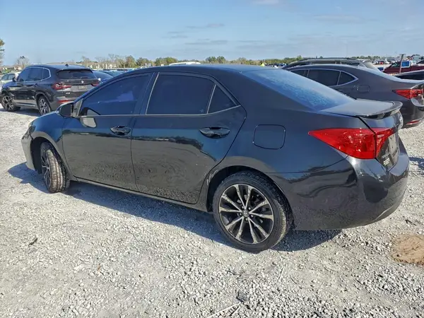 5YFBURHE4JP812670 2018 TOYOTA COROLLA - Image 2