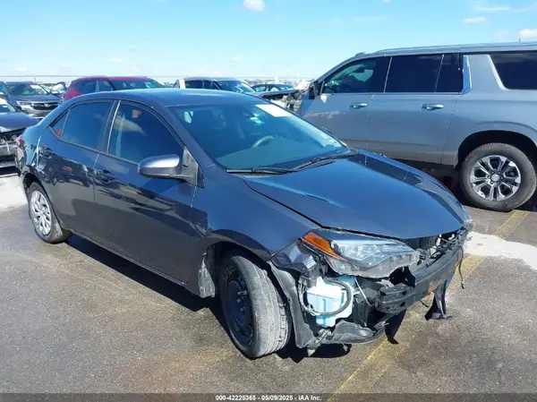 5YFBURHE4JP812734 2018 TOYOTA COROLLA - Image 1