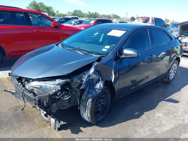 5YFBURHE4JP812734 2018 TOYOTA COROLLA - Image 2