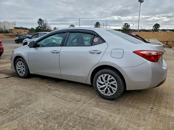 5YFBURHE4JP813527 2018 TOYOTA COROLLA - Image 2
