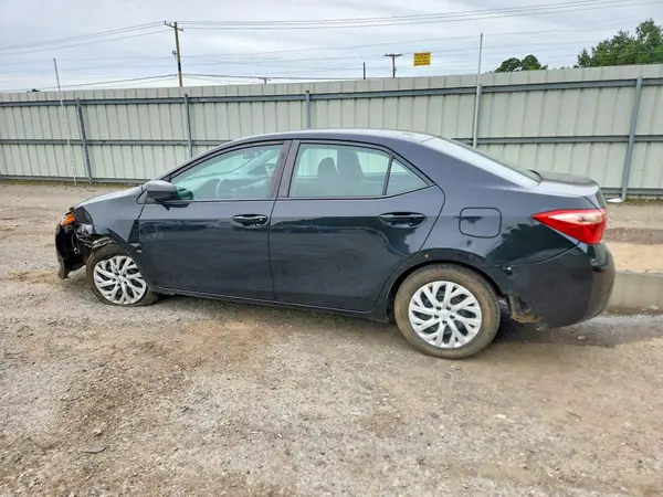 5YFBURHE4JP814760 2018 TOYOTA COROLLA - Image 2