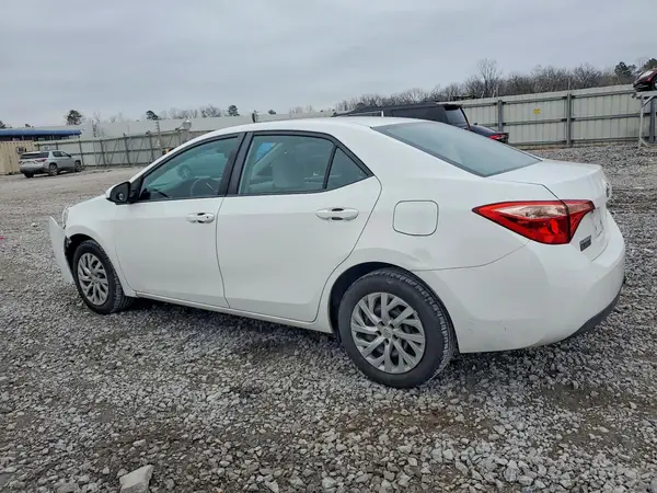 5YFBURHE4JP814922 2018 TOYOTA COROLLA - Image 2
