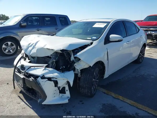 5YFBURHE4JP816198 2018 TOYOTA COROLLA - Image 2
