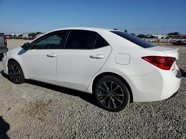 5YFBURHE4JP818081 2018 TOYOTA COROLLA - Image 2