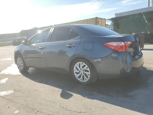 5YFBURHE4JP819229 2018 TOYOTA COROLLA - Image 2