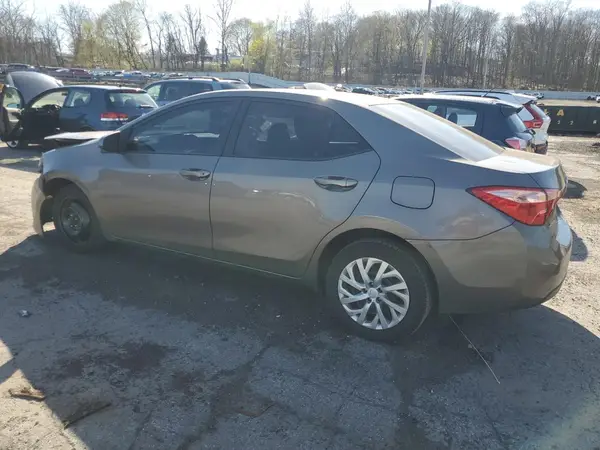 5YFBURHE4JP820753 2018 TOYOTA COROLLA - Image 2
