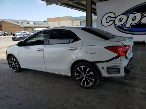 5YFBURHE4JP823068 2018 TOYOTA COROLLA - Image 2
