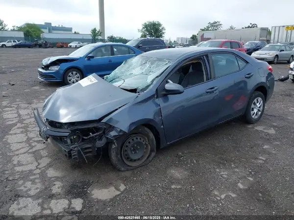 5YFBURHE4JP823166 2018 TOYOTA COROLLA - Image 2