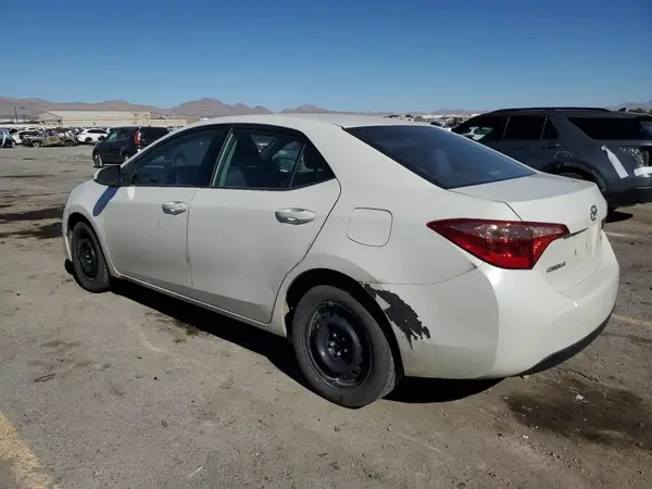 5YFBURHE4JP823572 2018 TOYOTA COROLLA - Image 2