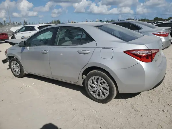 5YFBURHE4JP824771 2018 TOYOTA COROLLA - Image 2