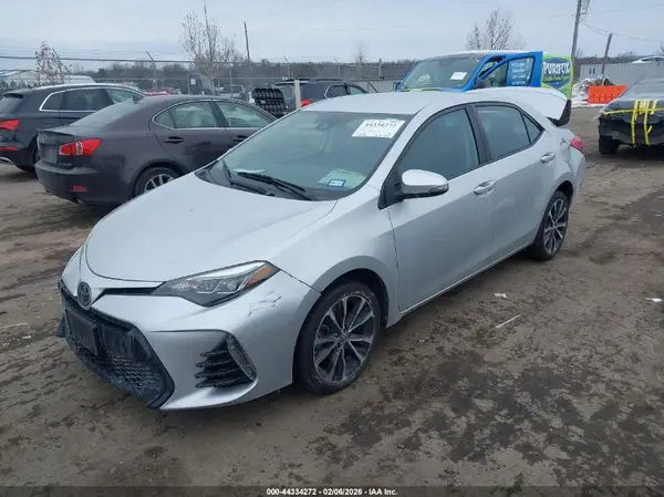 5YFBURHE4JP826083 2018 TOYOTA COROLLA - Image 2