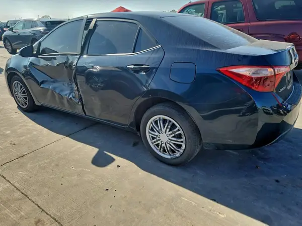 5YFBURHE4JP826956 2018 TOYOTA COROLLA - Image 2