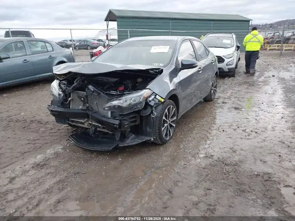 5YFBURHE4JP830151 2018 TOYOTA COROLLA - Image 2