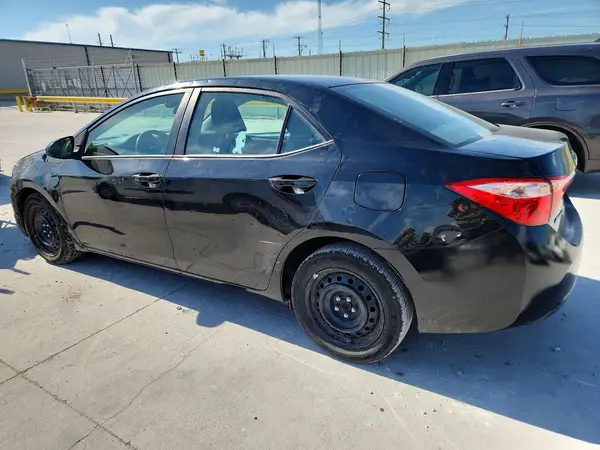 5YFBURHE4JP831655 2018 TOYOTA COROLLA - Image 2
