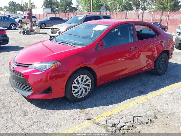 5YFBURHE4JP831851 2018 TOYOTA COROLLA - Image 2