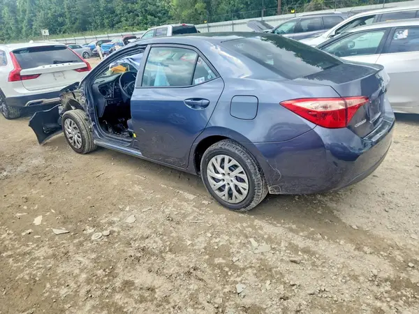 5YFBURHE4JP832286 2018 TOYOTA COROLLA - Image 2