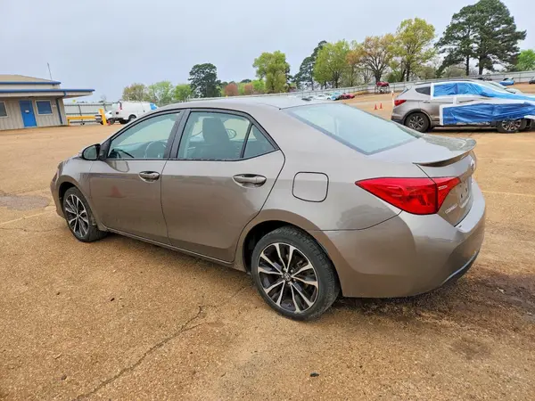 5YFBURHE4JP833258 2018 TOYOTA COROLLA - Image 2