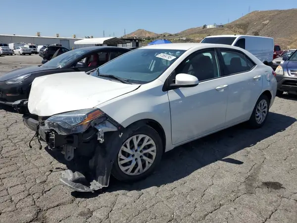 5YFBURHE4JP833275 2018 TOYOTA COROLLA - Image 1