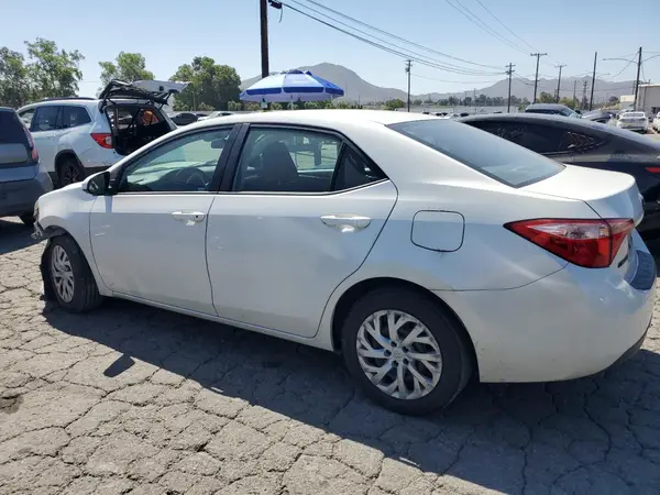 5YFBURHE4JP833275 2018 TOYOTA COROLLA - Image 2