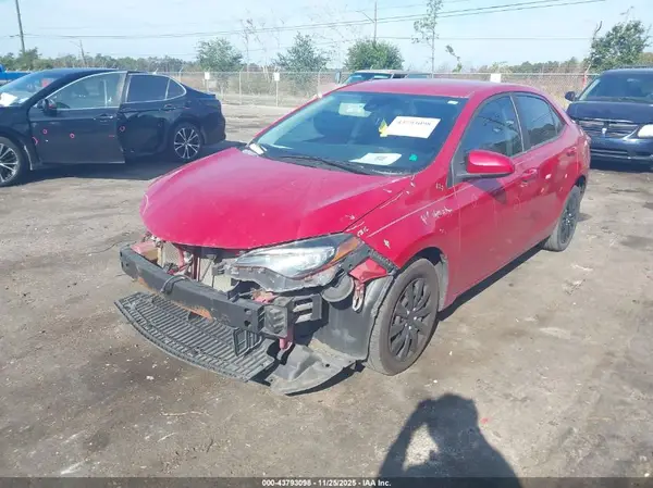 5YFBURHE4JP833633 2018 TOYOTA COROLLA - Image 2