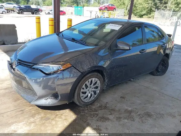 5YFBURHE4JP833986 2018 TOYOTA COROLLA - Image 2