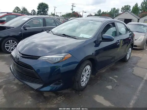 5YFBURHE4JP834880 2018 TOYOTA COROLLA - Image 2