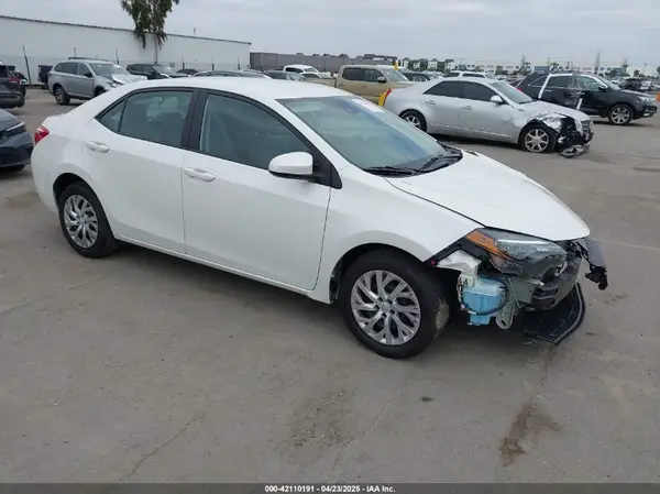 5YFBURHE4JP835205 2018 TOYOTA COROLLA - Image 1