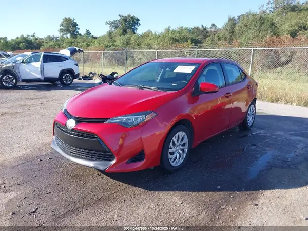 5YFBURHE4JP836290 2018 TOYOTA COROLLA - Image 2