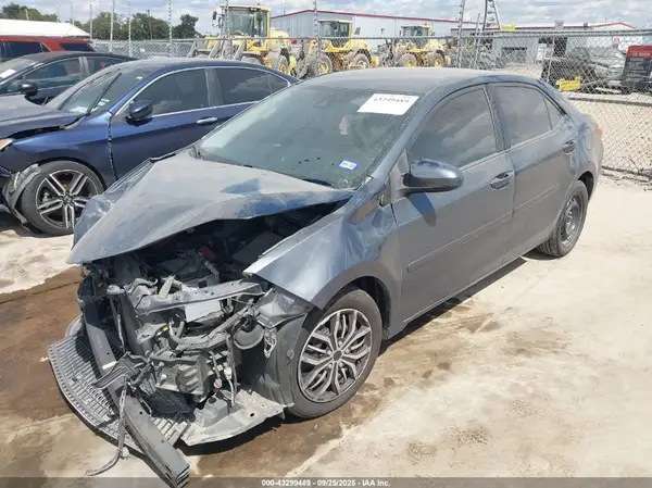 5YFBURHE4JP837066 2018 TOYOTA COROLLA - Image 2