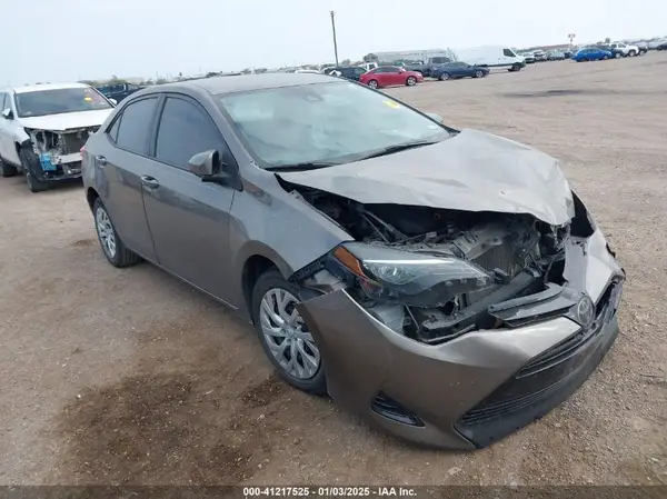 5YFBURHE4JP838119 2018 TOYOTA COROLLA - Image 1