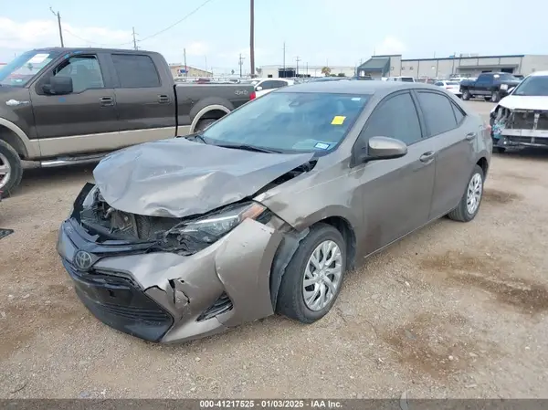 5YFBURHE4JP838119 2018 TOYOTA COROLLA - Image 2