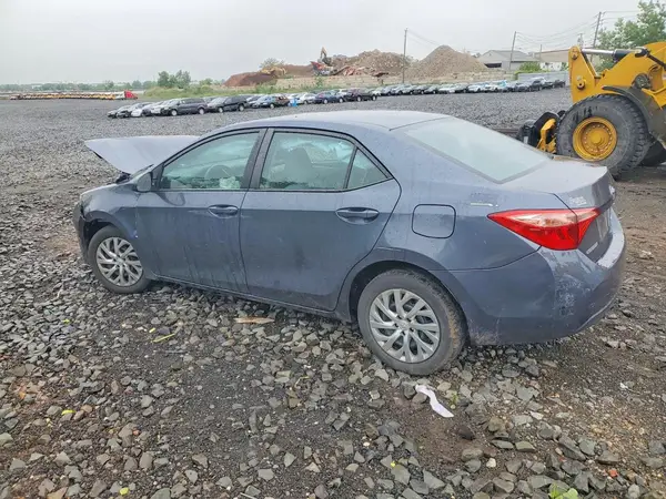5YFBURHE4JP838976 2018 TOYOTA COROLLA - Image 2