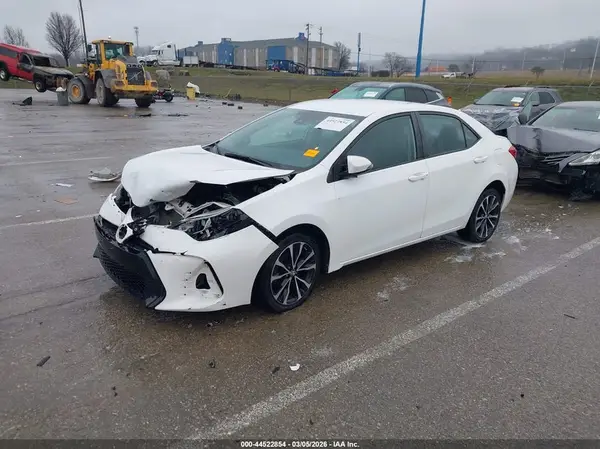 5YFBURHE4JP840680 2018 TOYOTA COROLLA - Image 2
